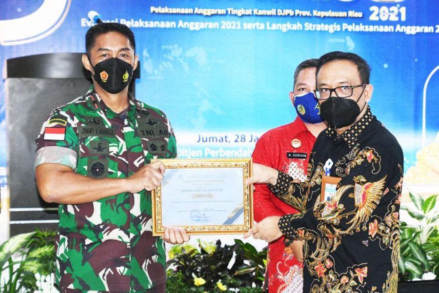 Anugerah terbaik DJPb Provinsi Kepri Diberikan Kepada Danrem 033/WP