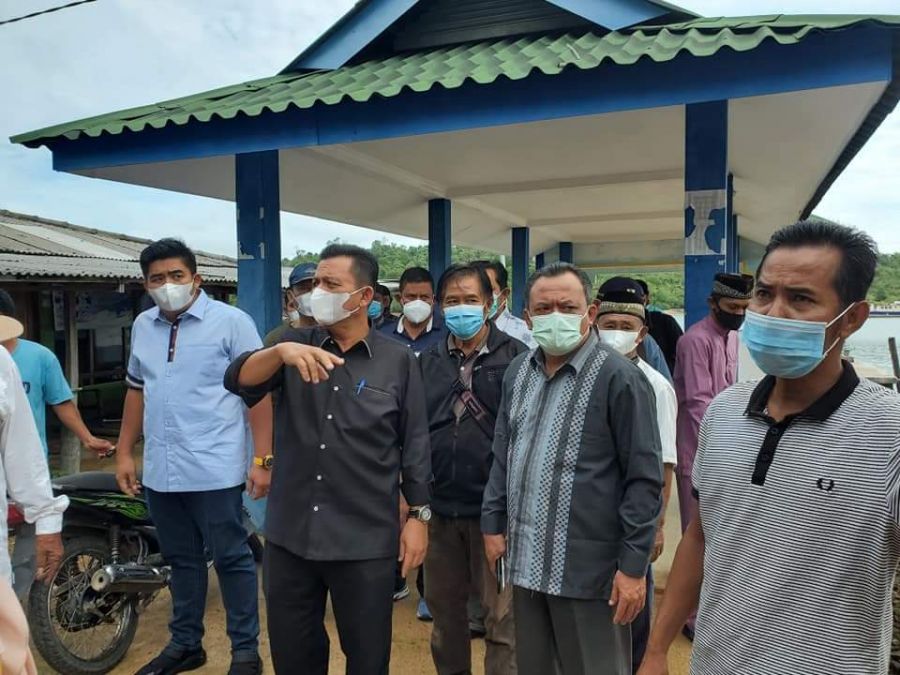 Berkunjung ke Kecamatan Mantang, Gubernur Hadiahkan Rehab Jalan Lingkar dan Dermaga