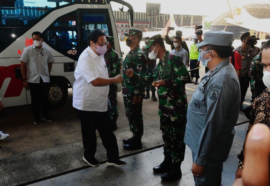 Danlantamal IV Sambut Menko Perekonomian RI Di Bandara Hang Nadim