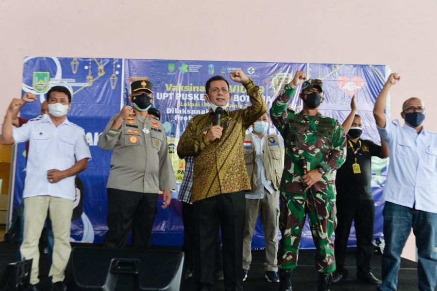 Gubernur Ansar Keliling  Batam Tinjau Vaksinasi