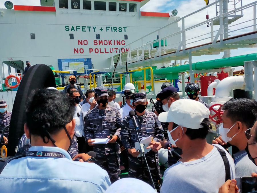 KAL NIPA I-4-57 Lanal Batam Amankan Kapal MT. ZODIAK STAR Yang Bermuatan Minyak Hitam