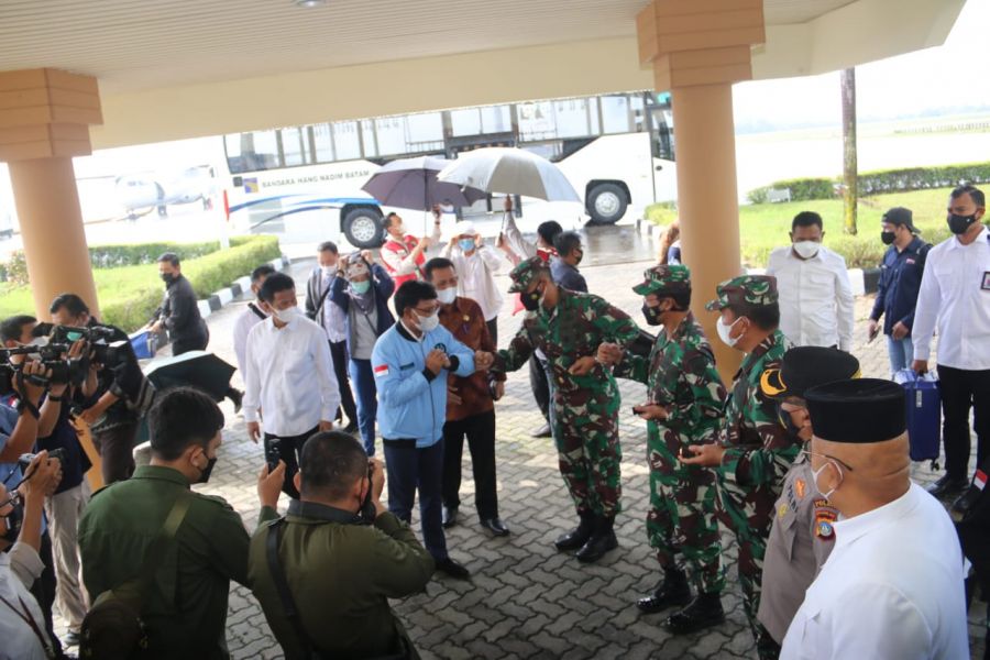 Kedatangan MenKominfo RI Disambut Danlantamal IV Di Bandara Hang Nadim