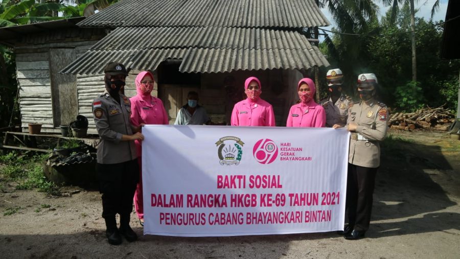 Ketua Bhayangkari Cabang Bintan Gelar Bakti Sosial Di 2 Desa Kecamatan Bintan Utara
