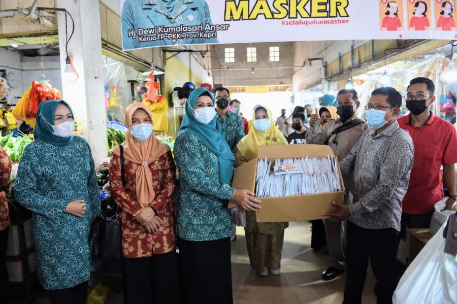 Ketua TP-PKK Kepri Ajak Masyarakat Disiplin Memakai Masker