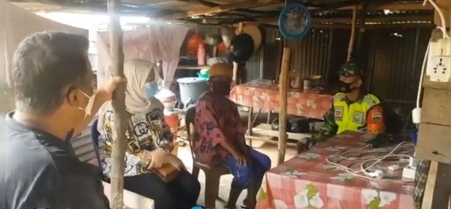 Kisah Pilu Nenek Penjual Bunga Di Pemakaman Kijang Kota