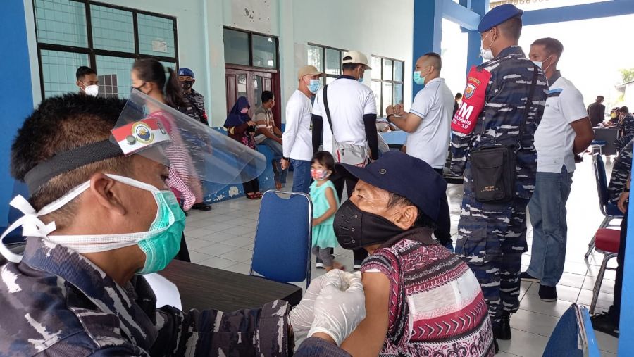 Lanal Ranai Kembali Serbu ABK Dengan Vaksin di Pelabuhan Tanjung Payung Penagi