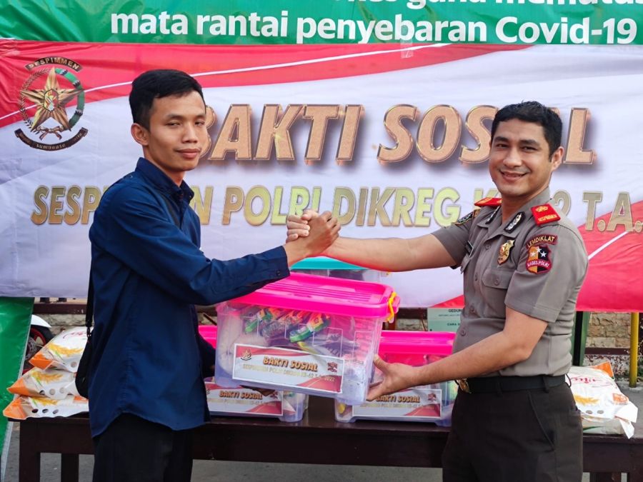 Masyarakat Terima Bingkisan, Muchlis 