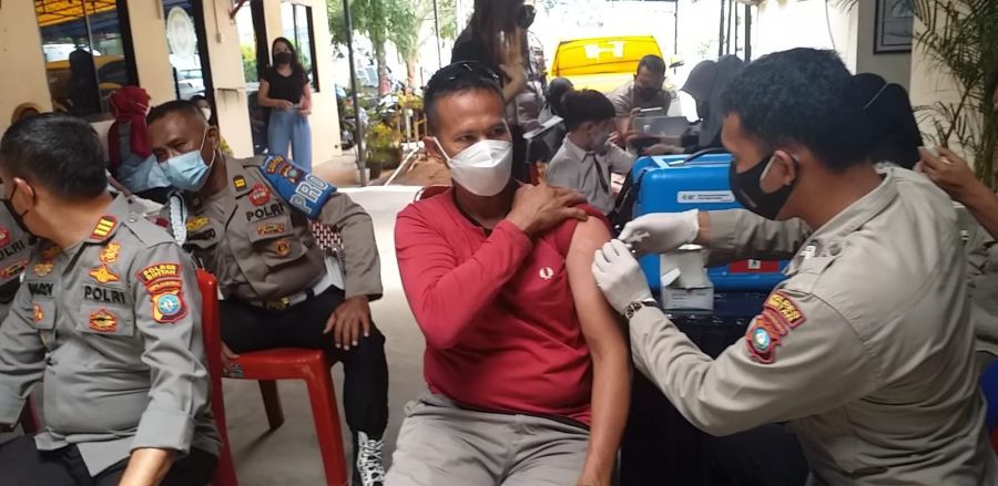 Polres Bintan Buka Gerai Vaksin,  Masyarakat, Remaja Dan Anak Anak Serbu Polsek Bintan Timur
