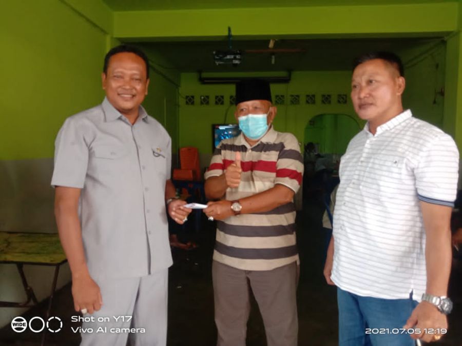Saling Berbagi Itu Indah, Hasriyawadi Santuni Kampung Tangguh Sidodadi Kijang Kota