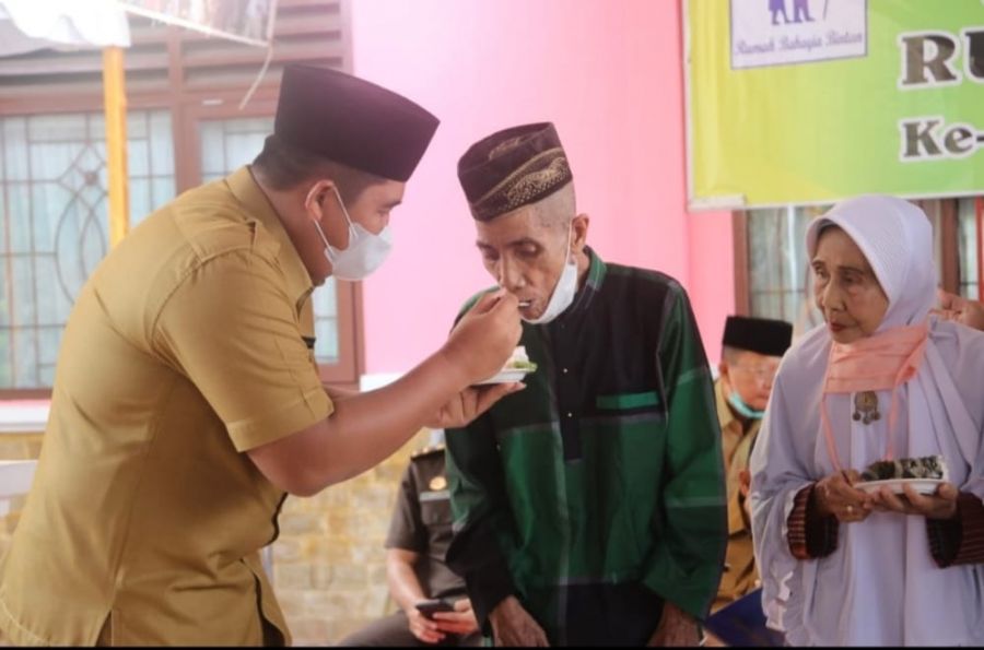 Syukuran 15 Tahun Rumah Bahagia Bintan, Roby Beri Perhatian Penuh Pada Lansia