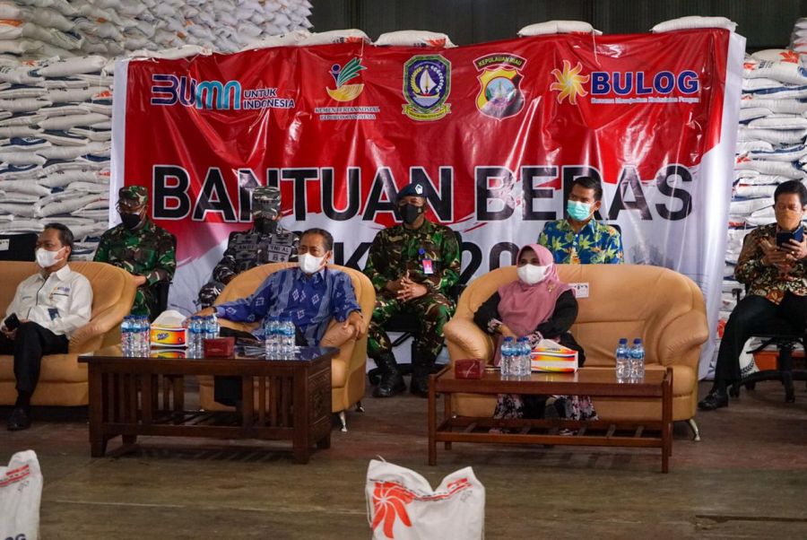 Wadanlantamal IV Saksikan Penyaluran Bantuan Beras PPKM Darurat