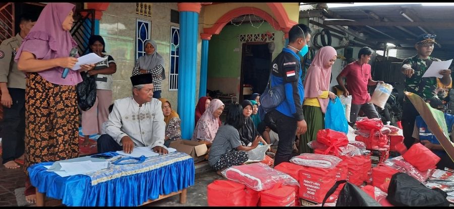 Dampak dari Musibah Banjir, Warga Kp. Kuala Lumpur Kelurahan Kijang Kota Terima Bantuan