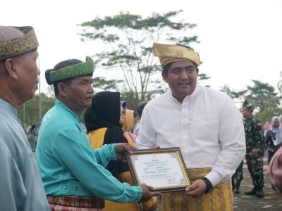 HUT Provinsi Kepri Ke-20, Asn Paripurna Terima Penghargaan